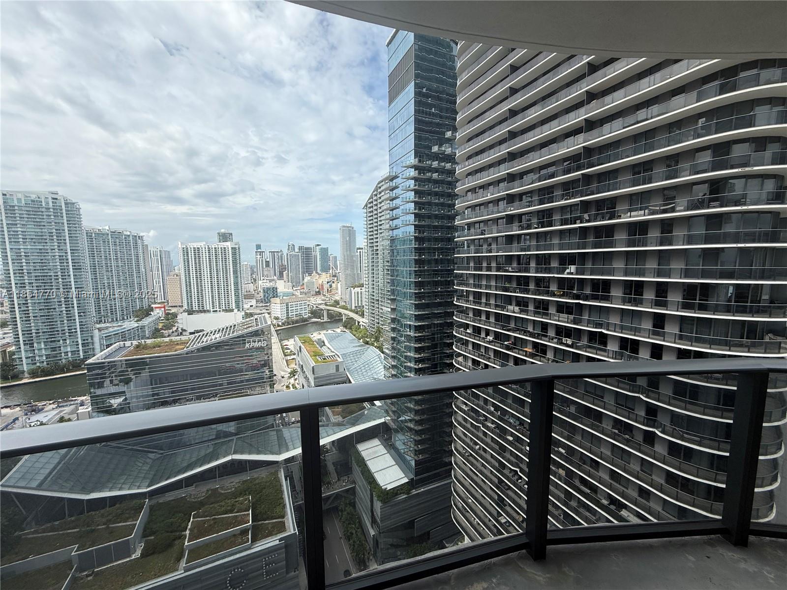 45 SW 9th St #3001, Miami FL 33130