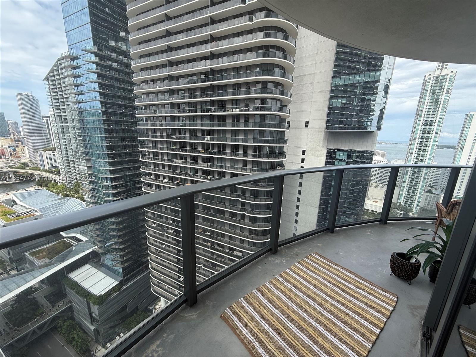 45 SW 9th St #3001, Miami FL 33130