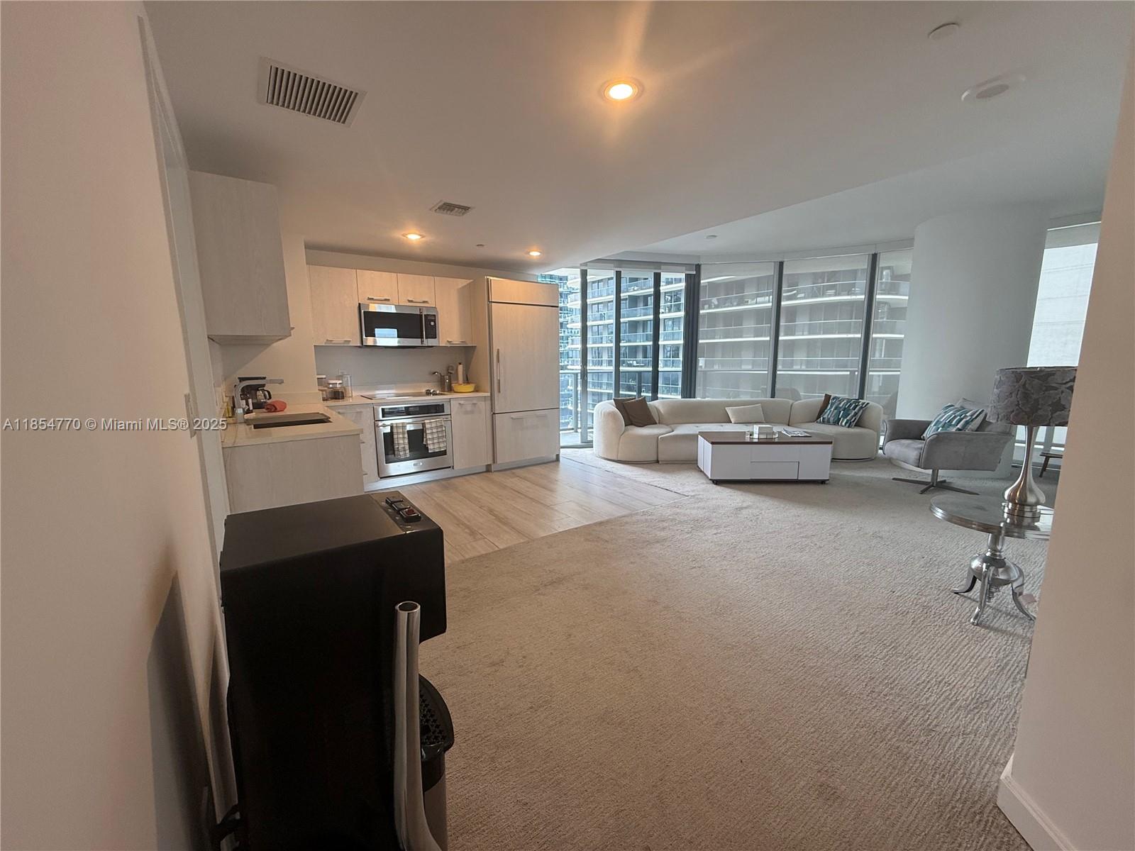45 SW 9th St #3001, Miami FL 33130