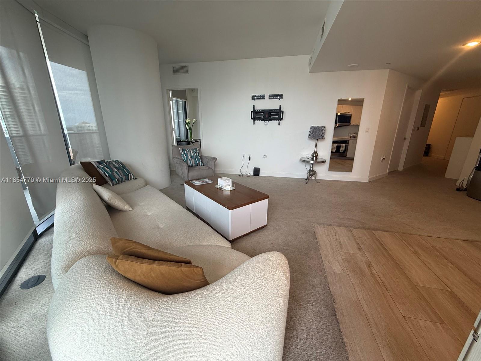 45 SW 9th St #3001, Miami FL 33130