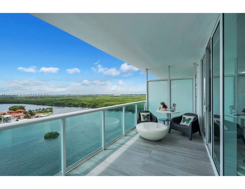 Apartamento à Venda em Sunny Isles Beach, FL