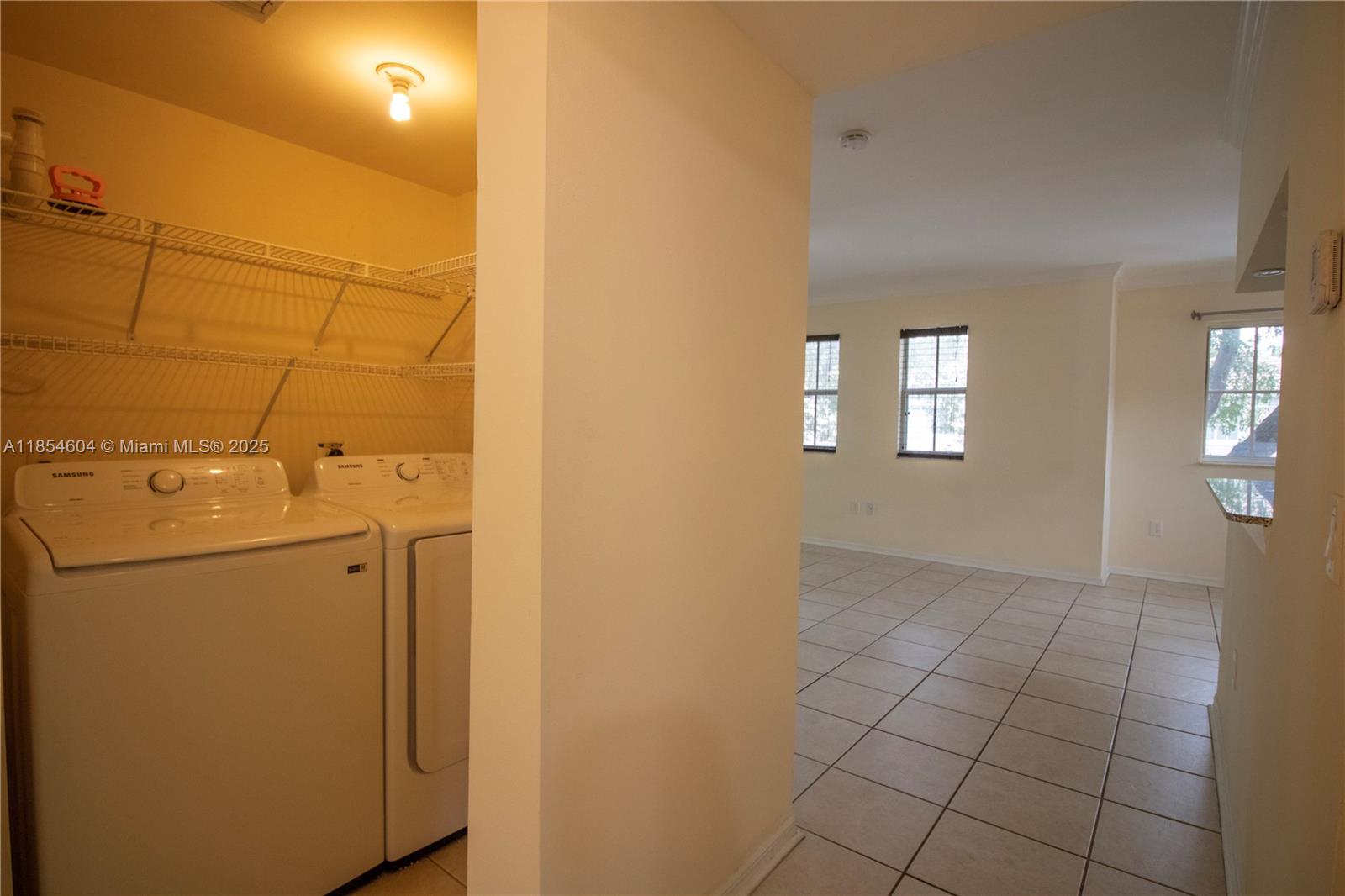 2469 Centergate Dr 204