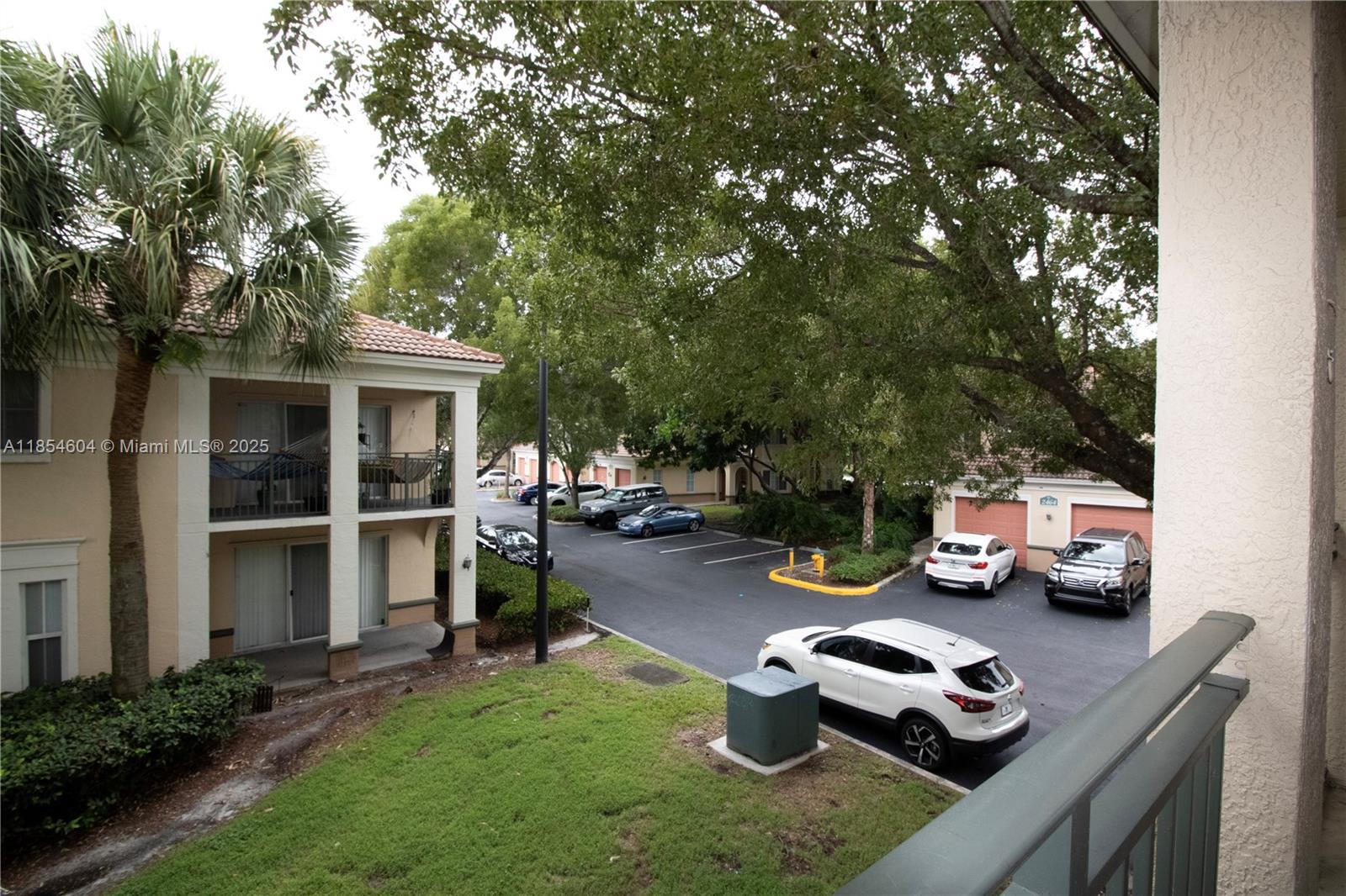 2469 Centergate Dr 204