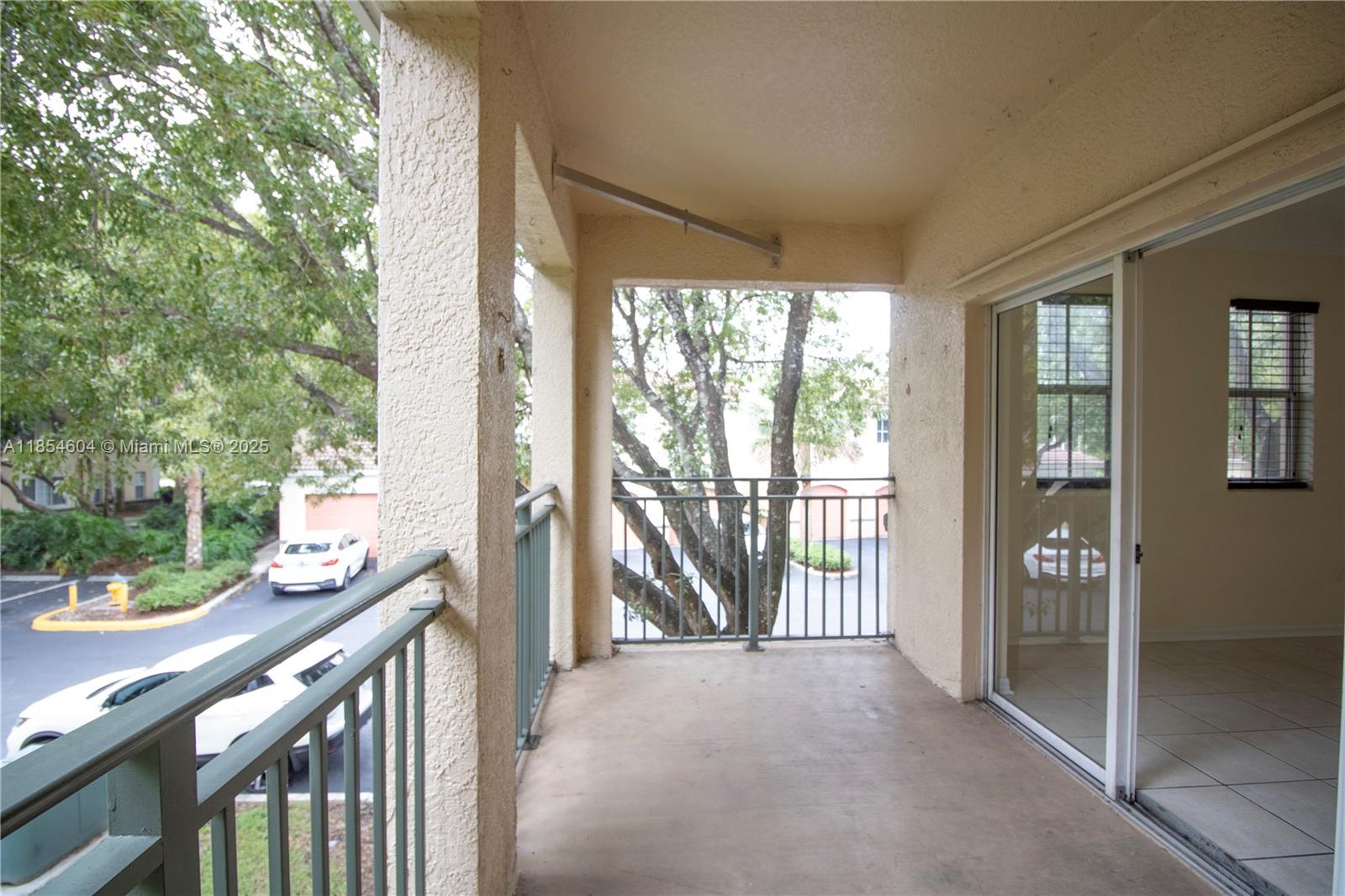 2469 Centergate Dr 204