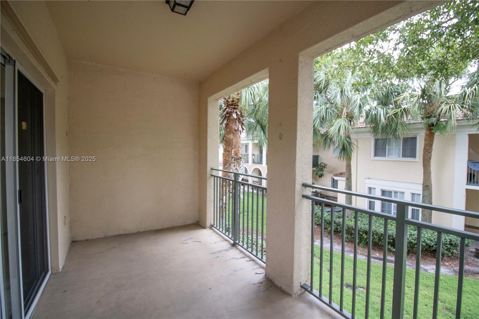2469 Centergate Dr 204