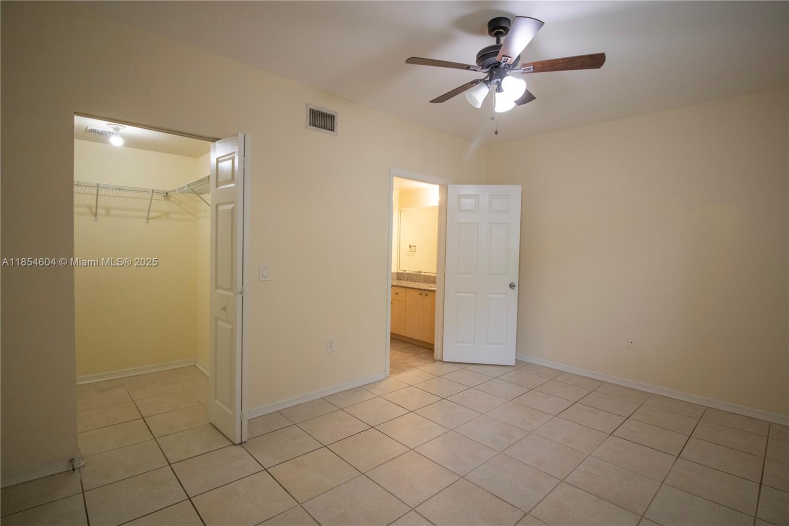 2469 Centergate Dr 204