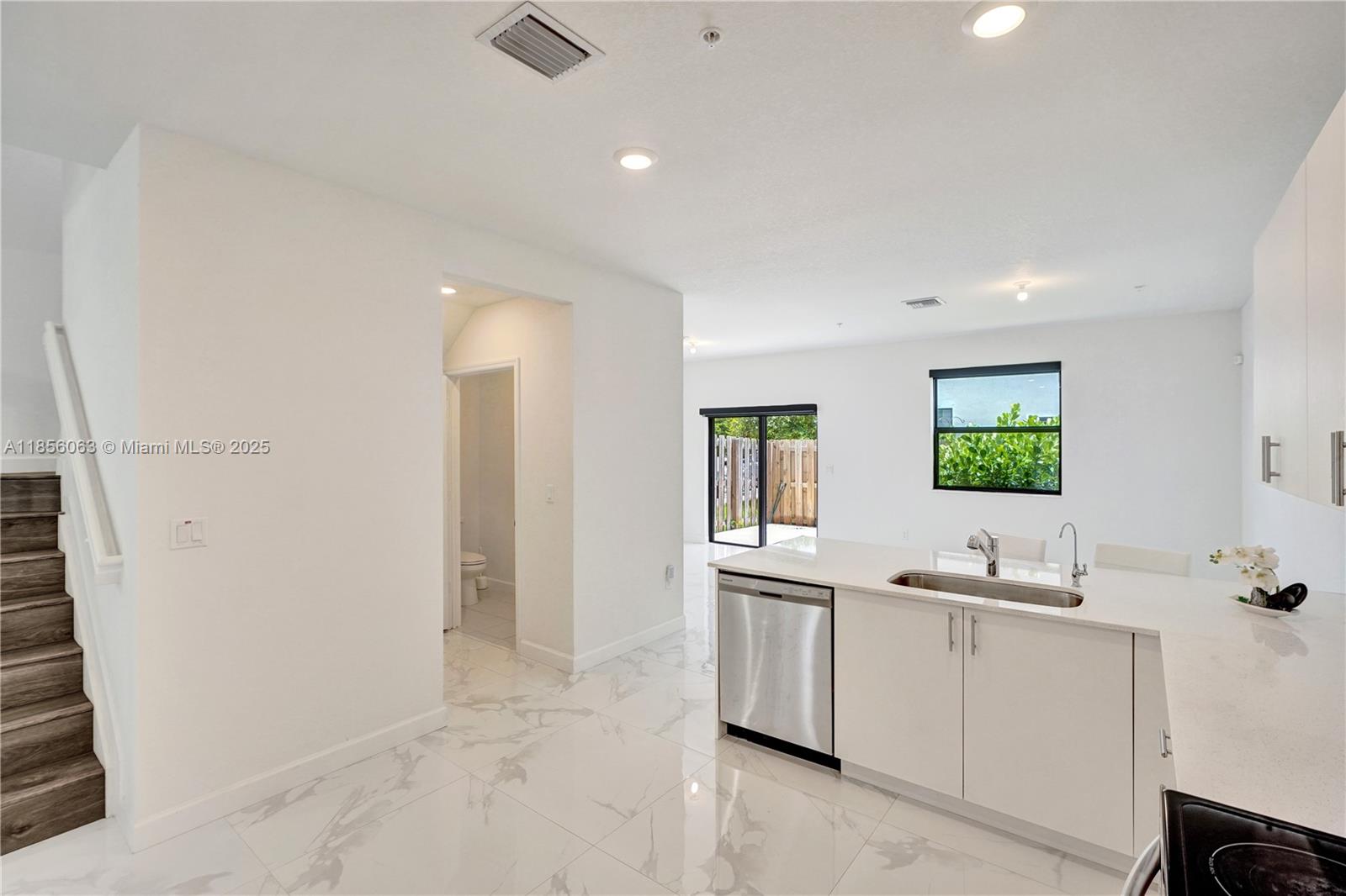 Property photo # 8