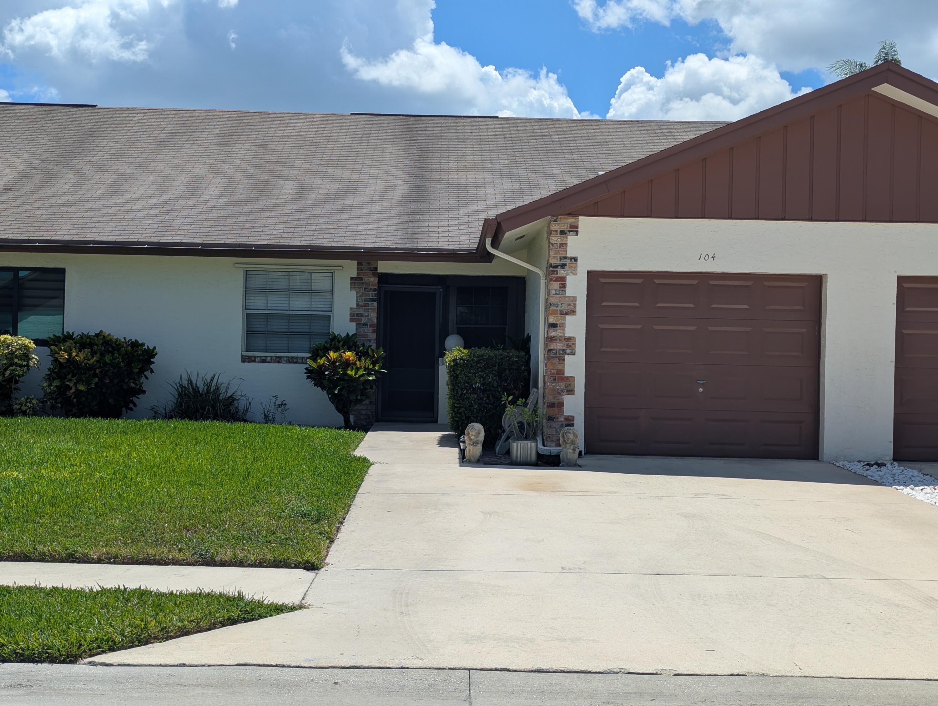 IN A GOLF COMMUNITY 2 BEDROOM 2 BATH AND 1 CAR GARAGE VILLA WITH SCREENED IN PATIO REGULAR SIZE WASHER AND DRYER. IN HIGHLY DESIRED NEIGHBORHOOD OF INDIAN CREEK JUPITER . CLOSE TO RESTAURANTS AND I-95