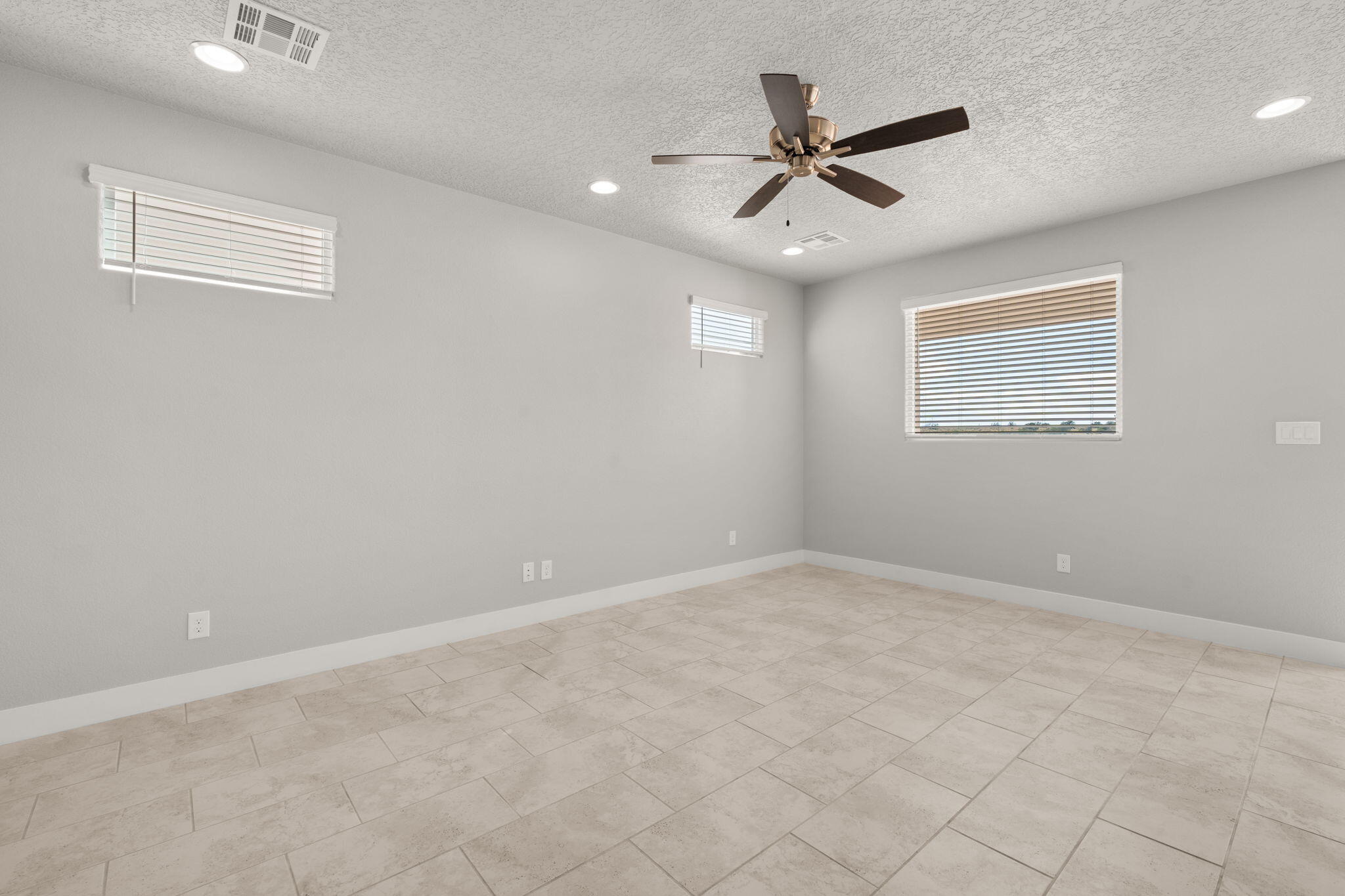 6717 Sydney Drive NE 