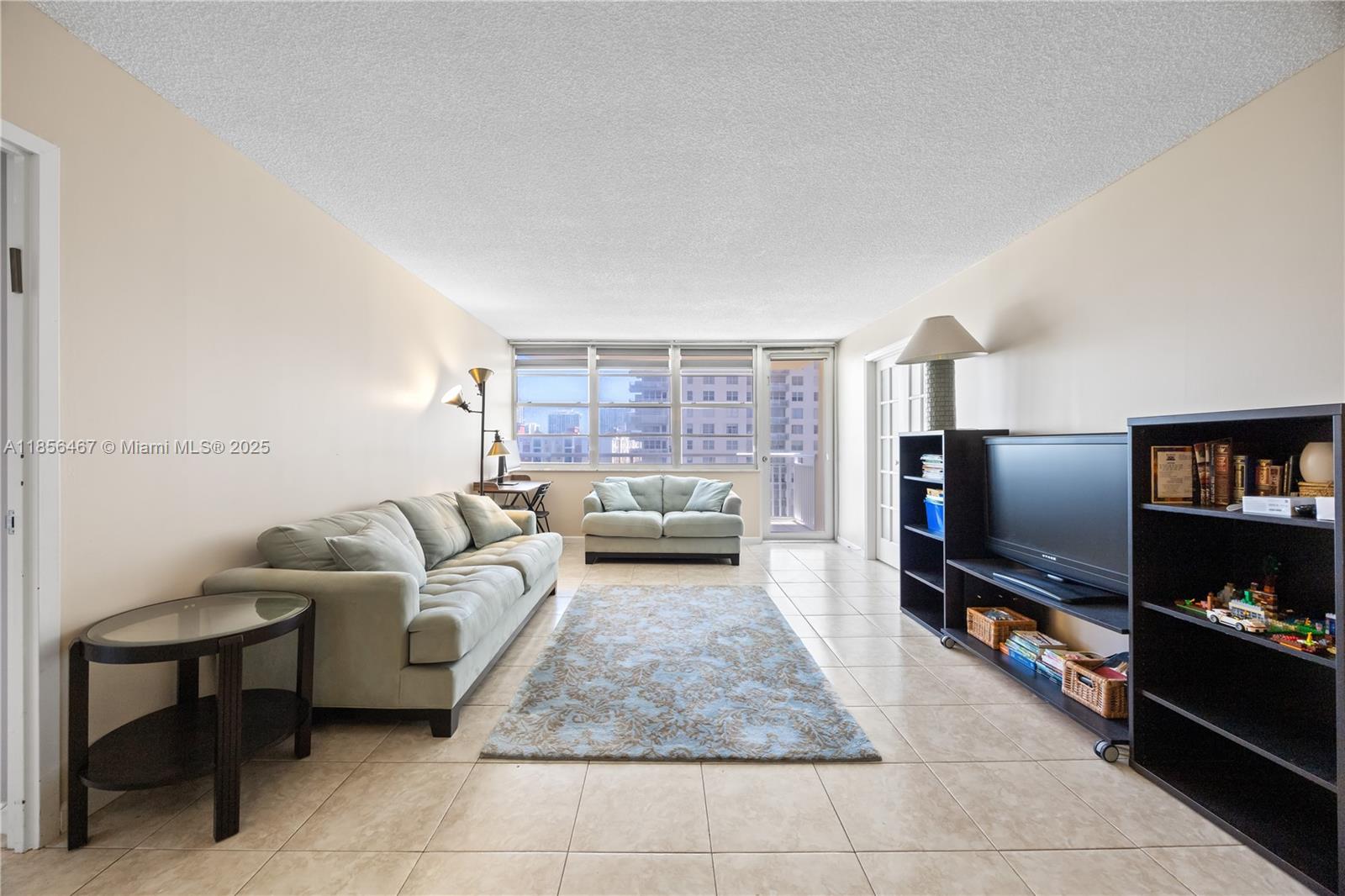 251 174th St Unit 812, Sunny Isles Beach, Florida 33160