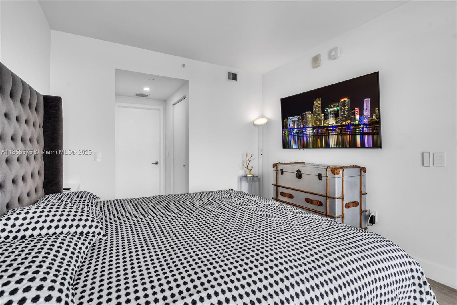 121 NE 34th St #3003, Miami FL 33137
