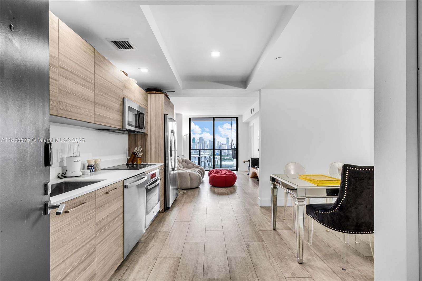 121 NE 34th St #3003, Miami FL 33137