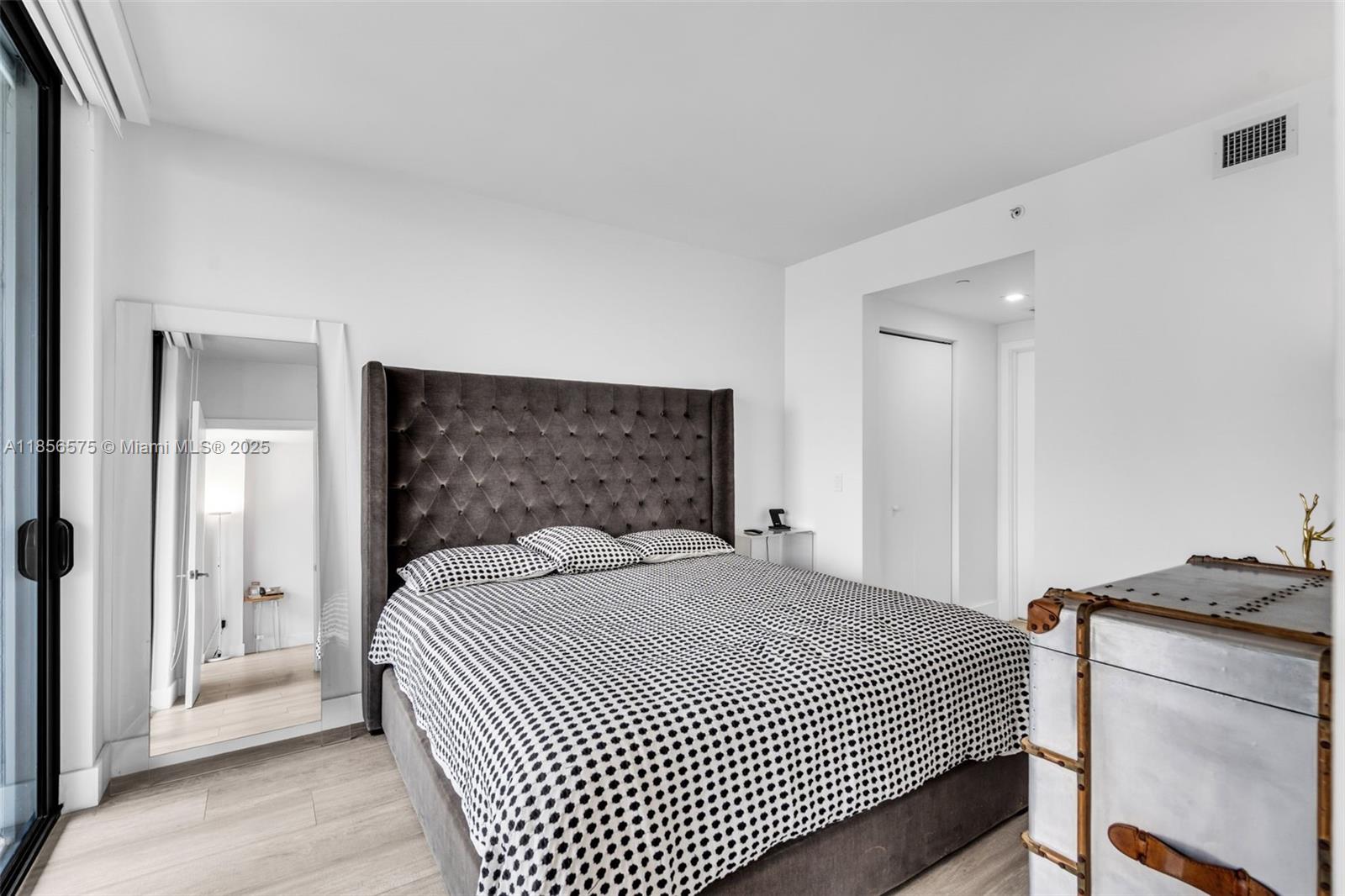 121 NE 34th St #3003, Miami FL 33137