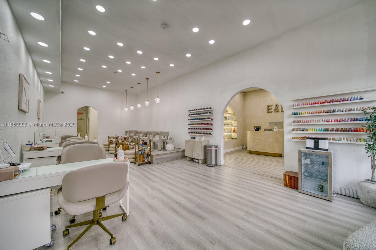 Beauty Salon & Spa For Sale In Flagami - Miami