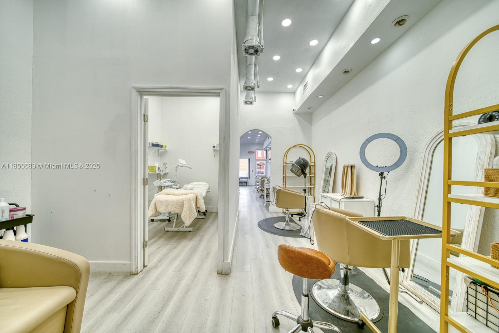 Beauty Salon & Spa For Sale In Flagami - Miami