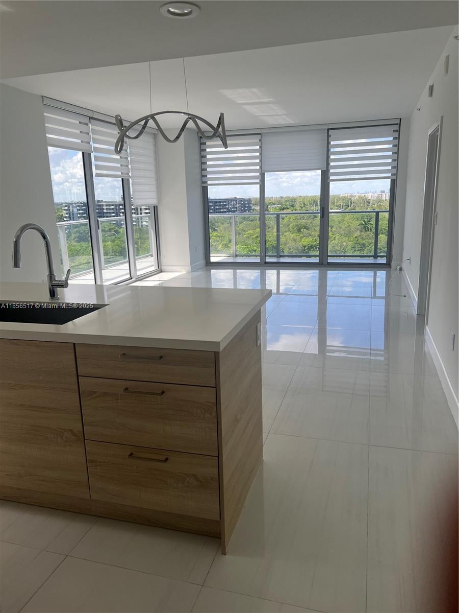 Apartamento à Venda em North Miami Beach, FL