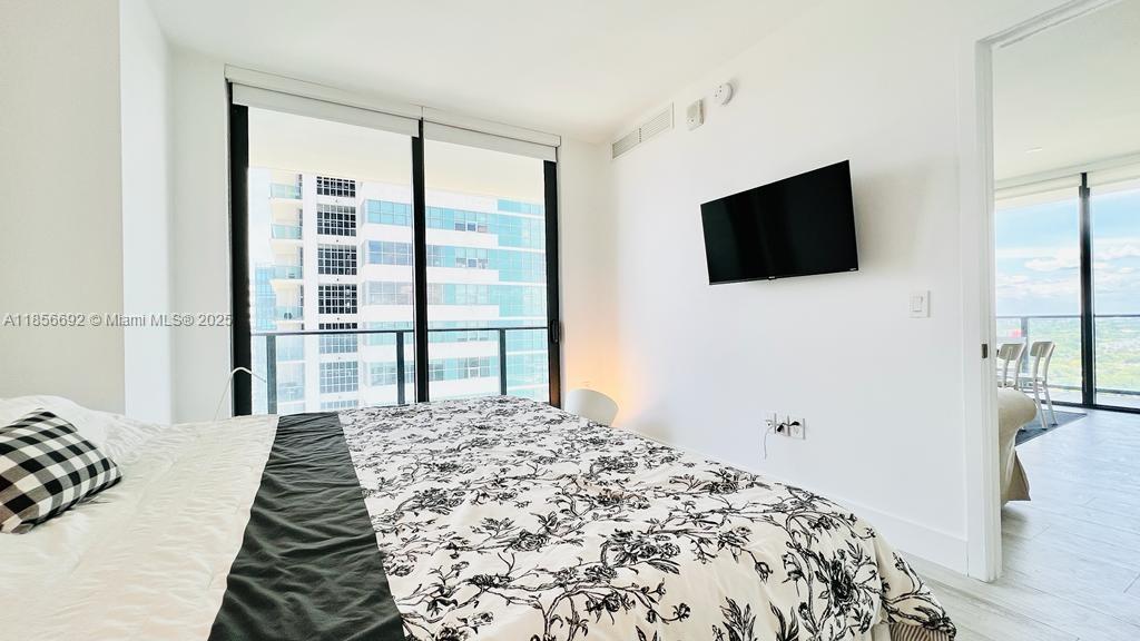 121 NE 34th St #2001, Miami FL 33137