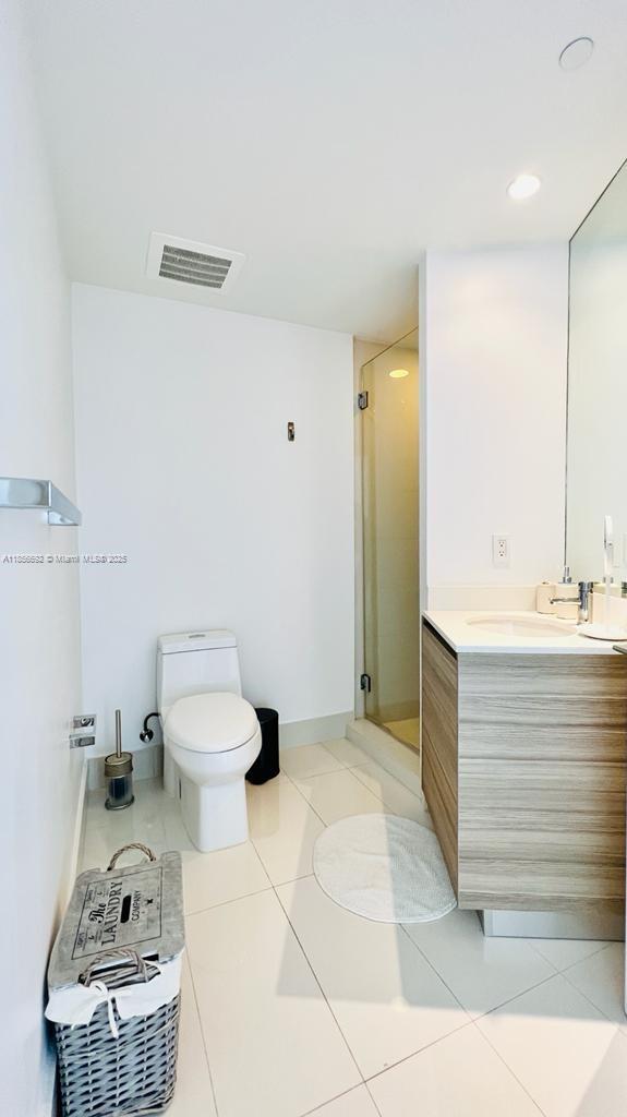 121 NE 34th St #2001, Miami FL 33137