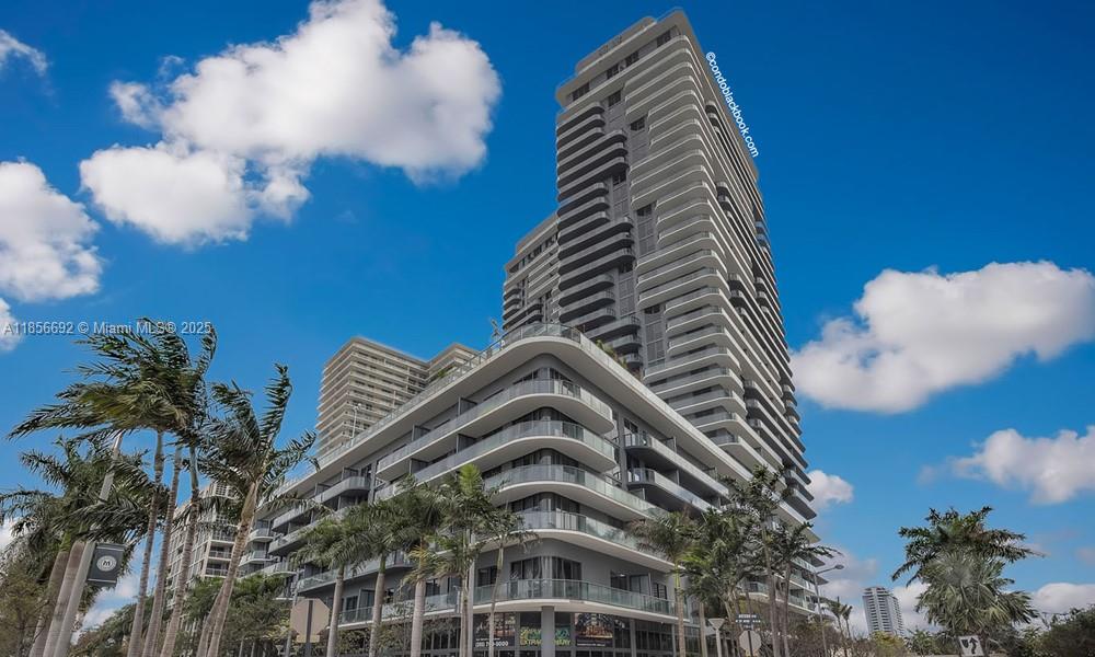 121 NE 34th St #2001, Miami FL 33137