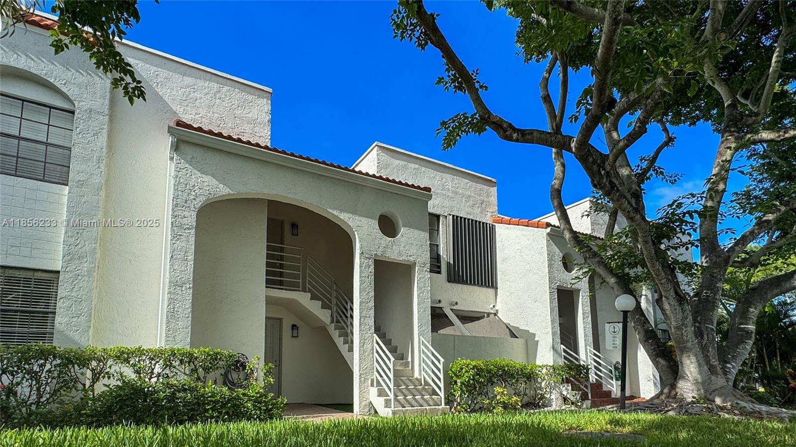 3570 Magellan Cir Unit 222-2, Aventura, Florida 33180