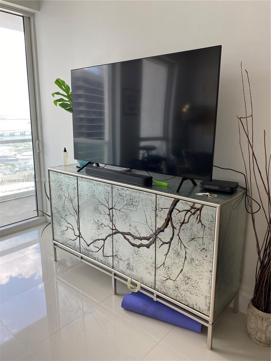 244 Biscayne Blvd #2706, Miami FL 33132