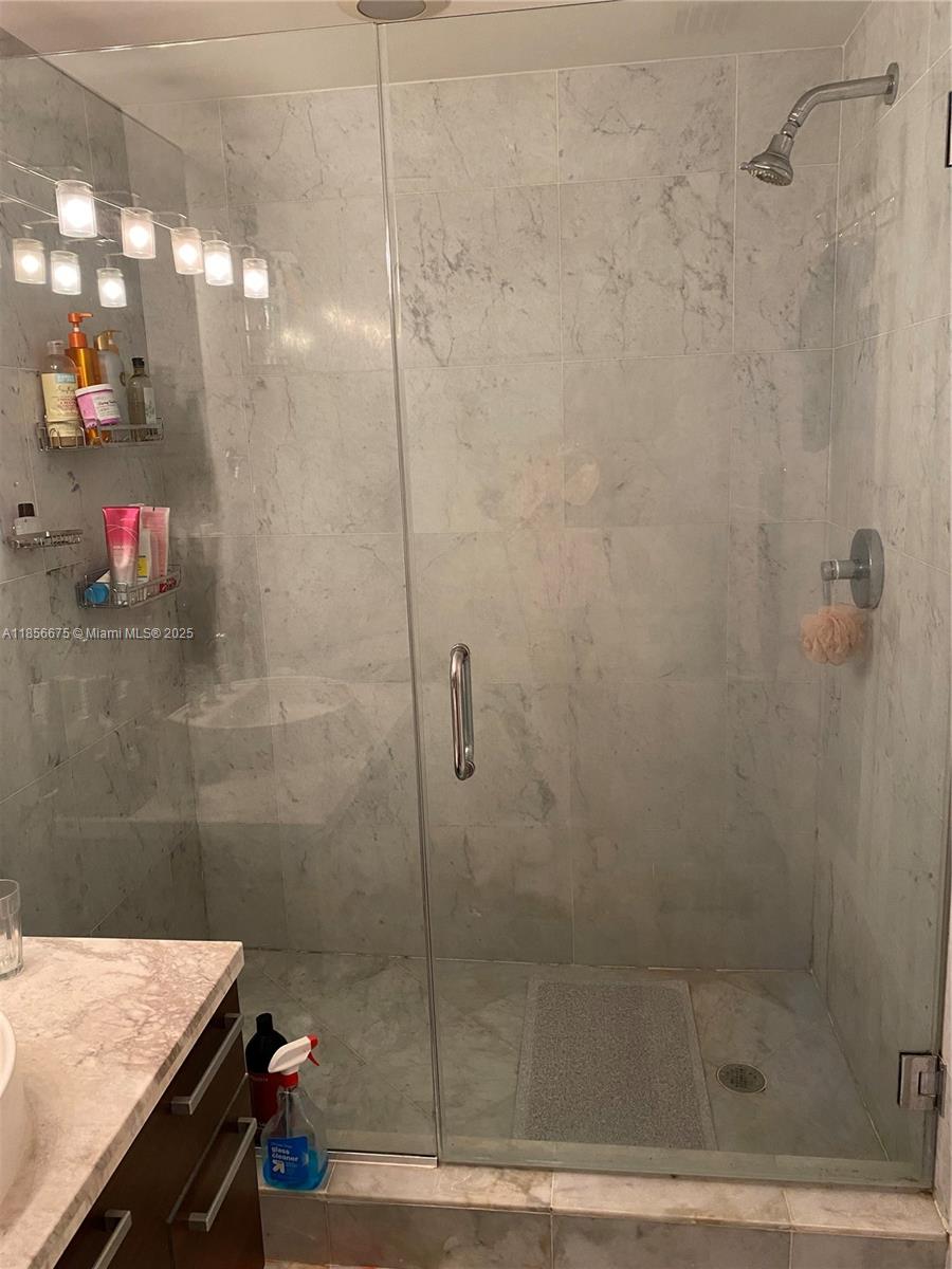 244 Biscayne Blvd #2706, Miami FL 33132