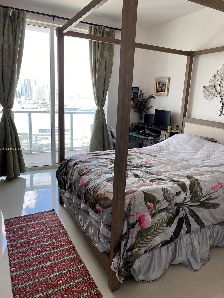 244 Biscayne Blvd #2706, Miami FL 33132