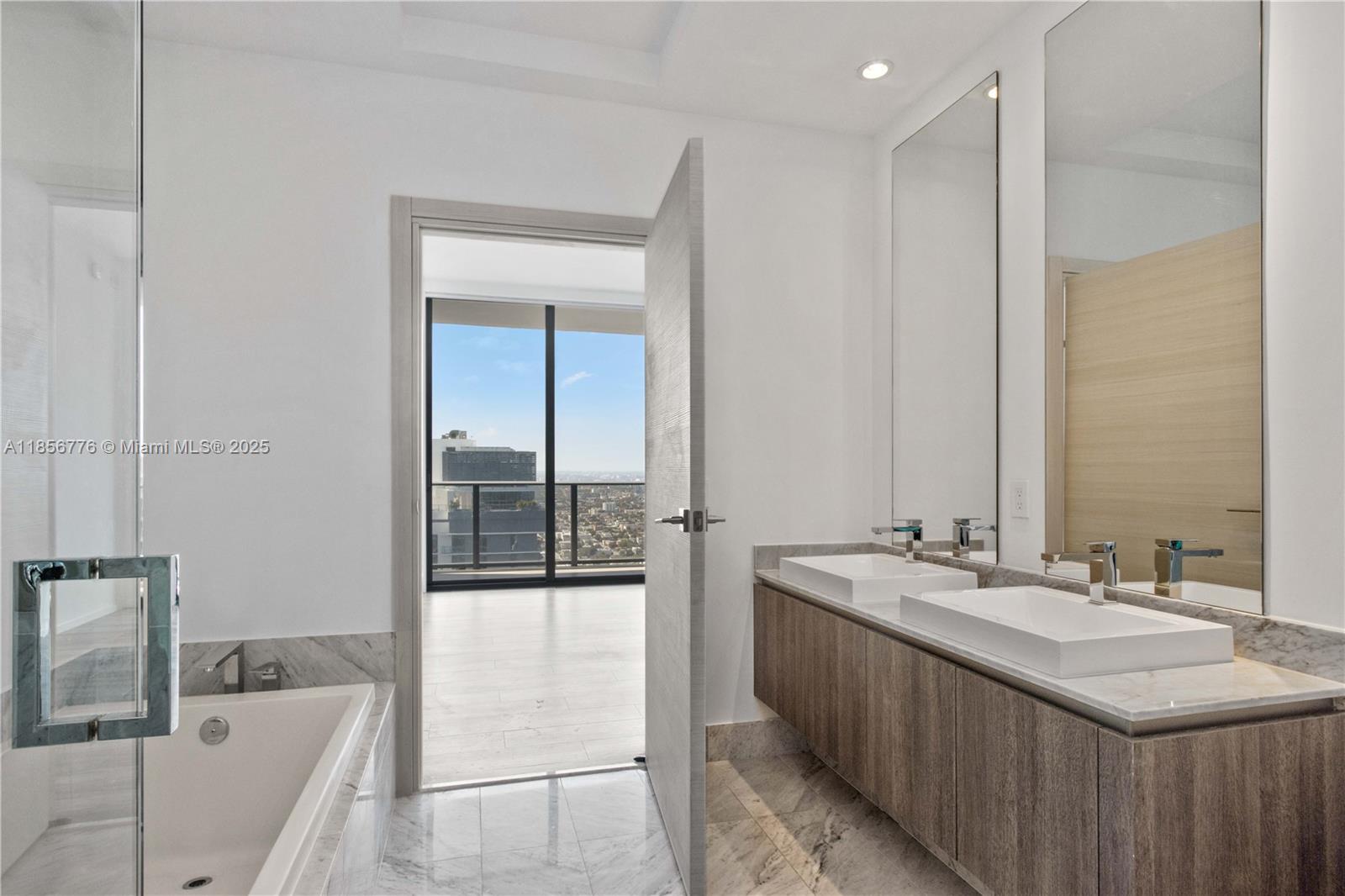 801 S Miami Ave #5009, Miami FL 33130