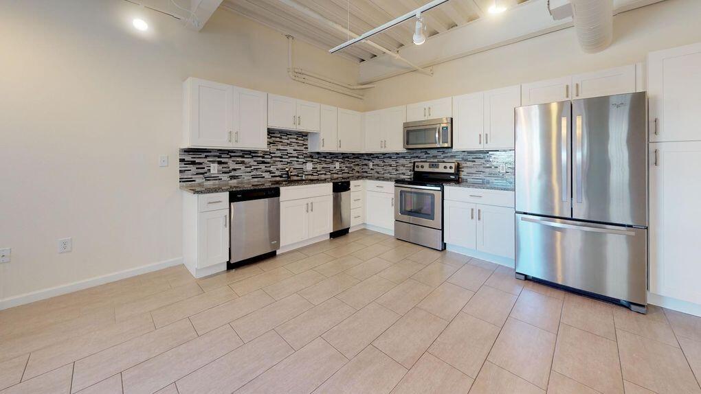 Experience urban living in Downtown Albuquerque! This 5th floor condo is located in the heart of downtown inside the Anasazi Building, This one Bedroom open floor plan features modern fixtures and finishes for your enjoyment, full kitchen and lots of room with great eastern views of the city from your 5th-floor balcony. Located just around the corner from many great downtown eateries and entertainment locations.