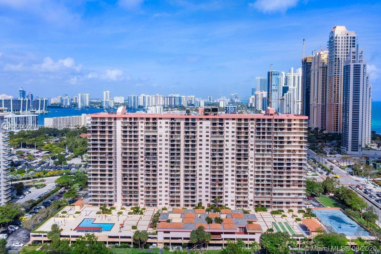 Winston Towers 600 Condo