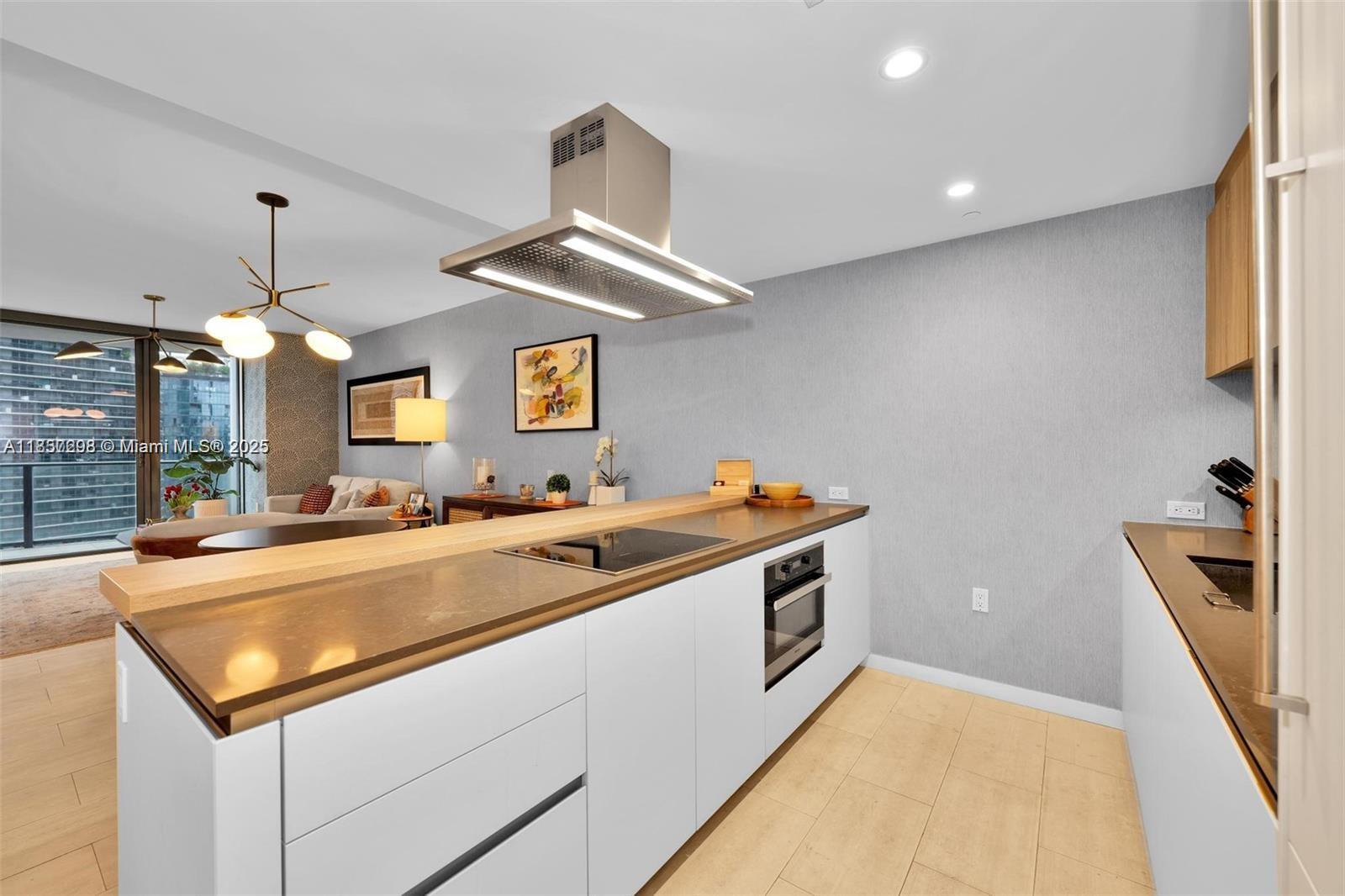 1000 Brickell Plz #3914, Miami FL 33131