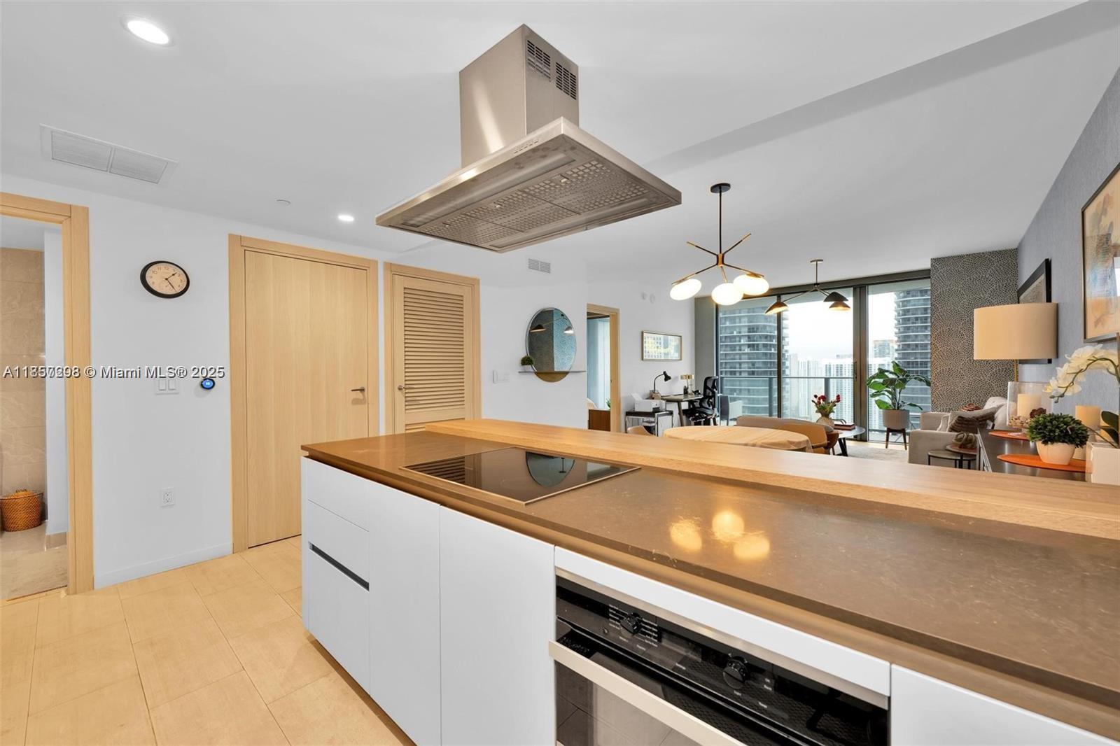 1000 Brickell Plz #3914, Miami FL 33131