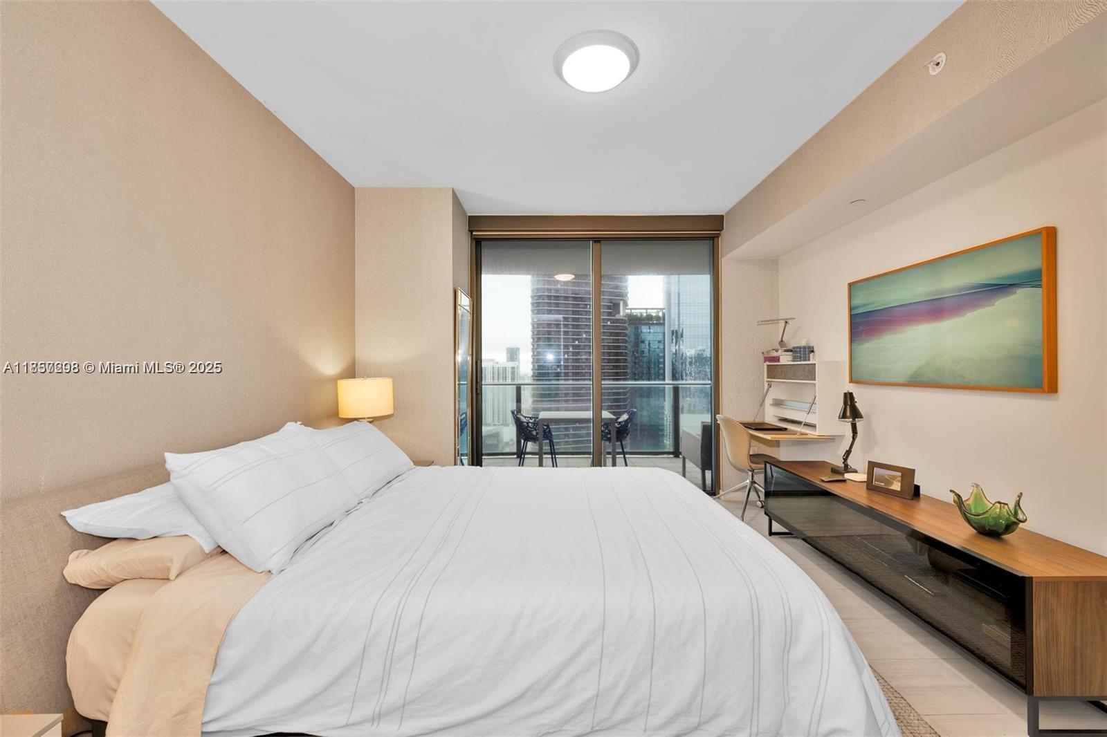 1000 Brickell Plz #3914, Miami FL 33131