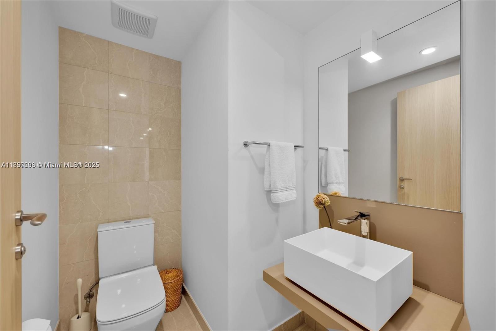 1000 Brickell Plz #3914, Miami FL 33131