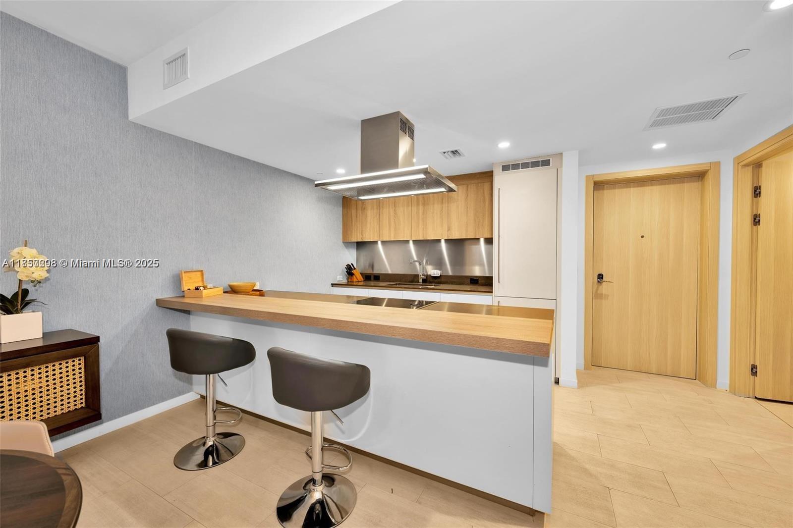 1000 Brickell Plz #3914, Miami FL 33131