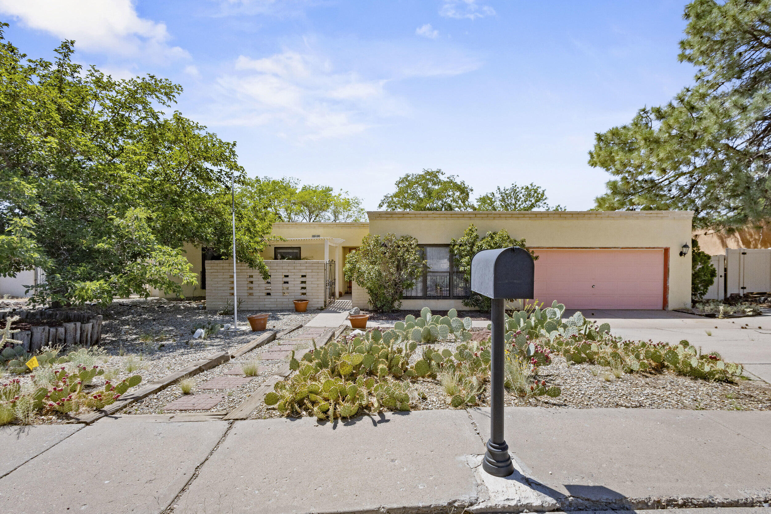 Great opportunity in Four Hills Village! This 3-bedroom, 3-bath home offers two spacious living areas, a nice-sized backyard, and plenty of potential to make it your own. Recent updates include a new roof, new water heater, stucco repairs, and repairs to the private pool already taking care of several big-ticket items. Located in a desirable neighborhood with mountain views, golf nearby, and quick access to shopping, dining, and I-40. A solid value at this price. Don't miss your chance to make it yours!