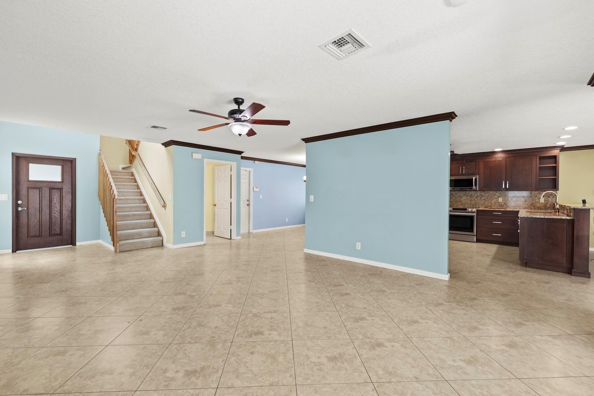 Photo 5 of home located at 6556 Adriatic Way, Greenacres FL