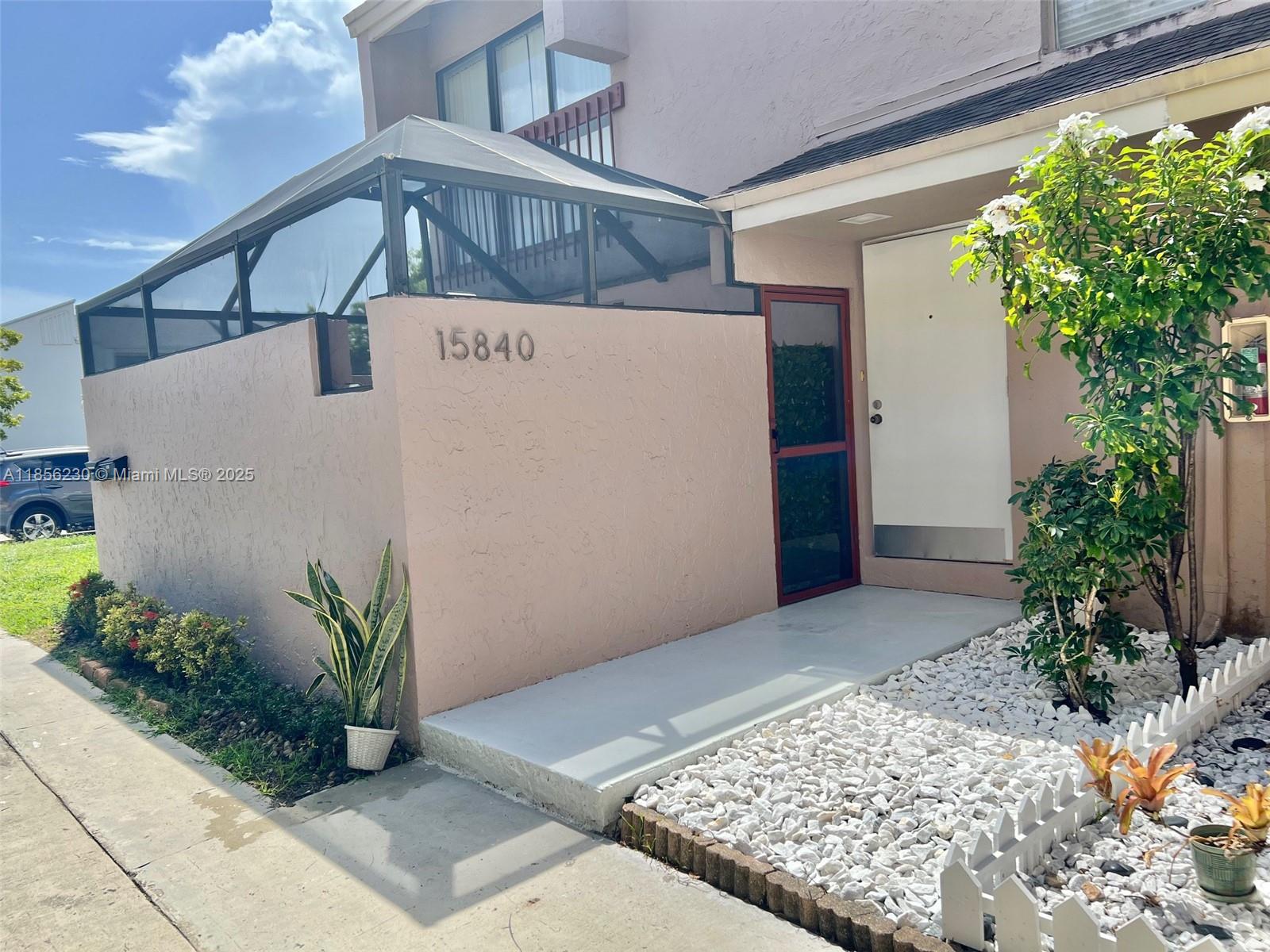 Renovated 2 bedrooms,1.5 bath townhome in north Palmetto Bay. Corner unit. Porcelain tile upstairs and downstairs, stainless steel appliances, Spacious living/dining room, private screen patio. Volume ceilings in bedrooms. Large Master bedroom with walk in closet and loft. Lots of natural light. Clean. Fantastic location, close to US-1, Jackson South Hospital, libraries, parks, the Falls mall, shopping centers and much more. Washer and dryer in unit. Great opportunity in desirable Palmetto Bay. No HOA approval. Easy to show.