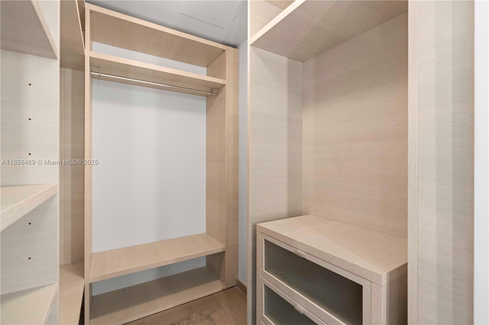 88 SW 7th St #2906, Miami FL 33130