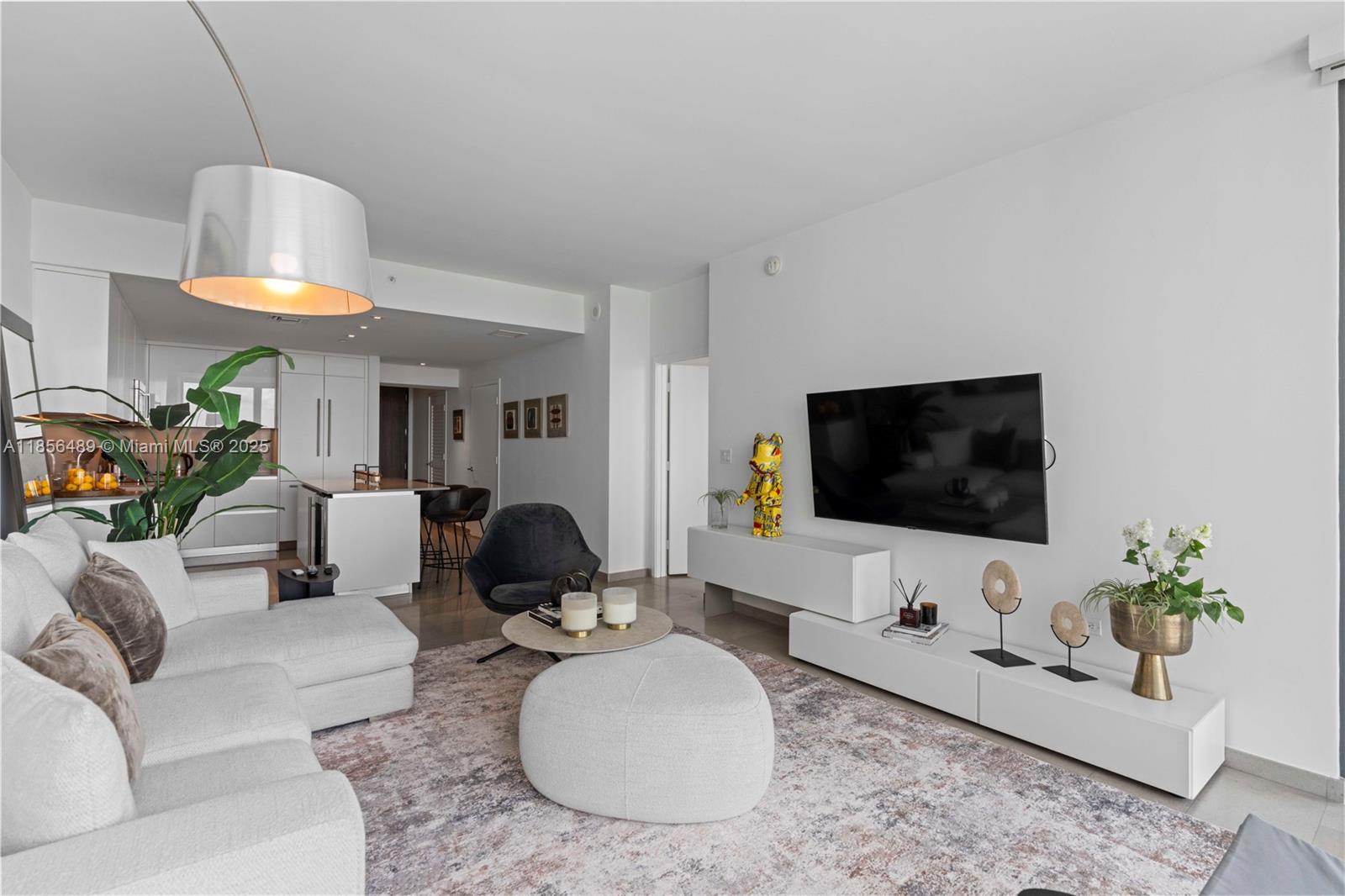 88 SW 7th St #2906, Miami FL 33130