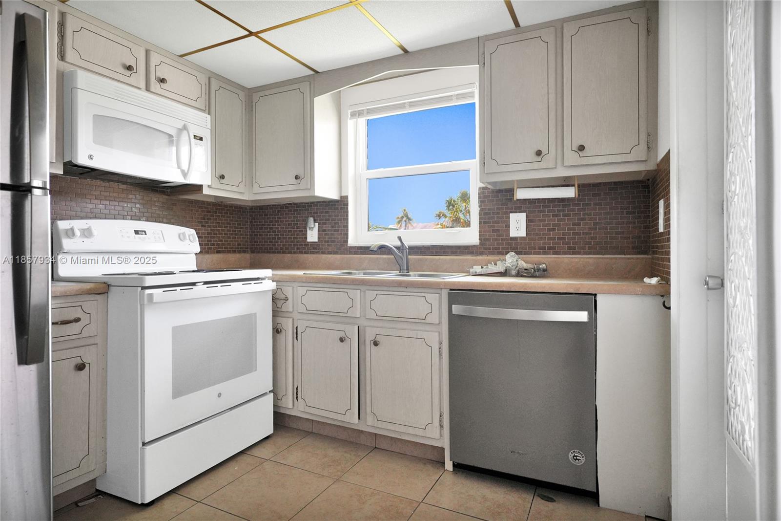 Property photo # 9