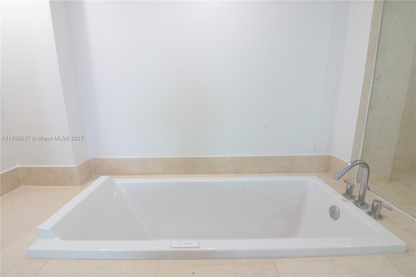 495 Brickell Ave #4005, Miami FL 33131