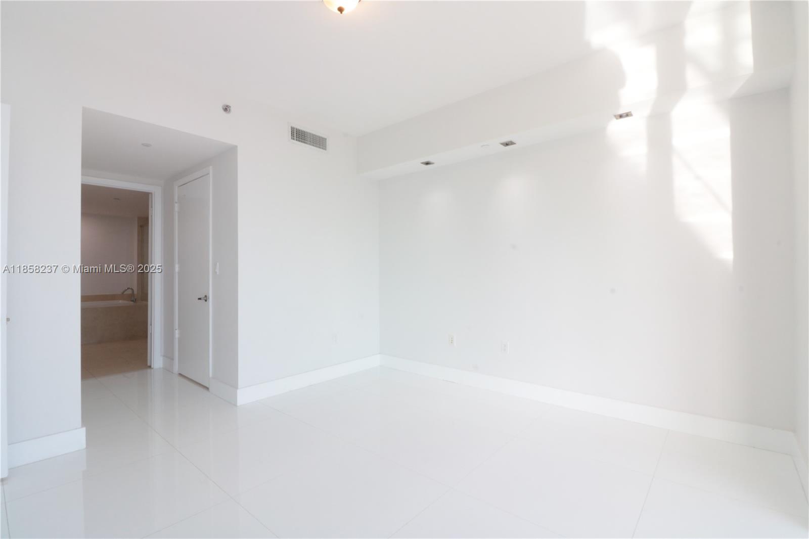 495 Brickell Ave #4005, Miami FL 33131