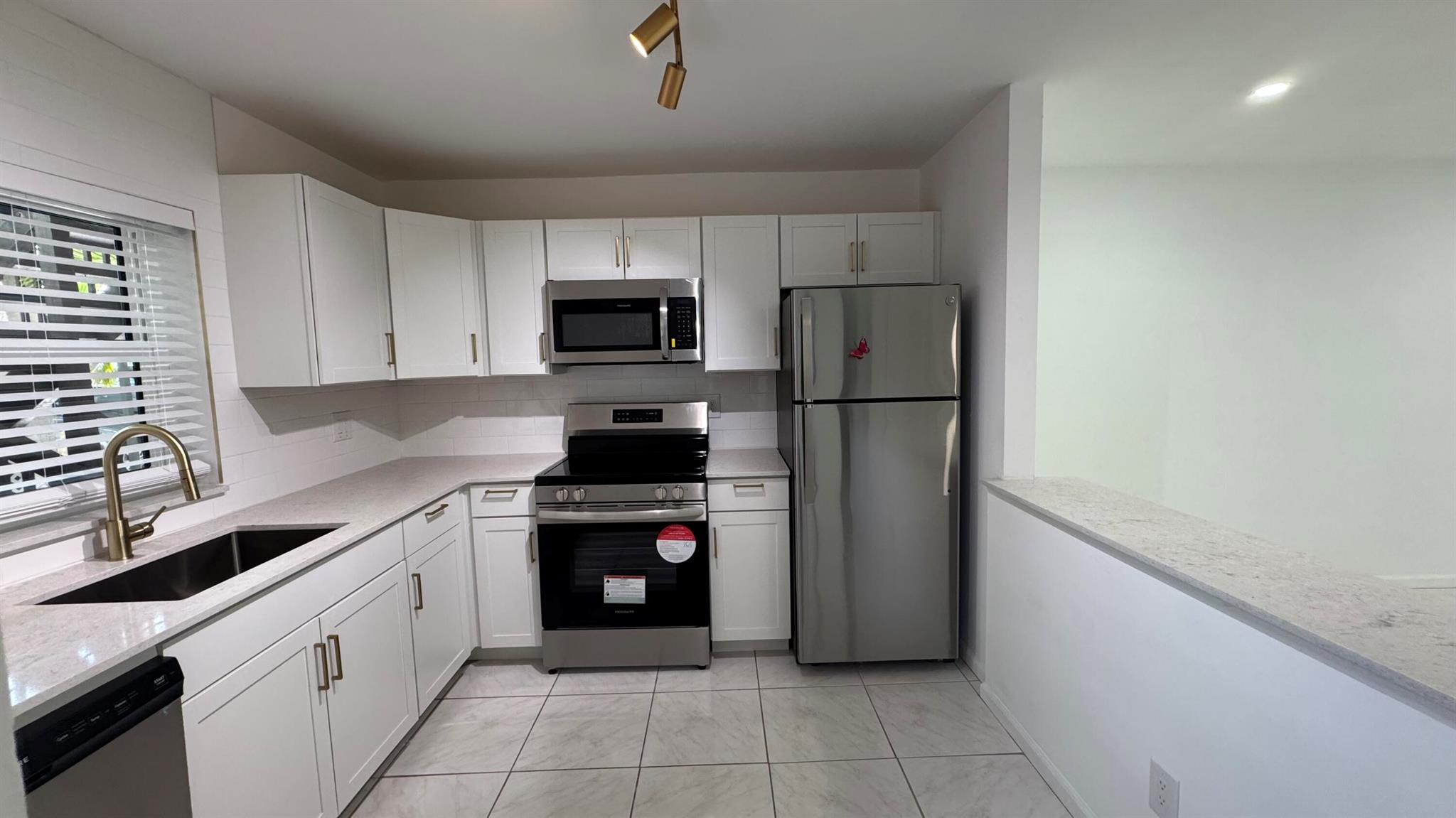 Twin Lakes South & Town V