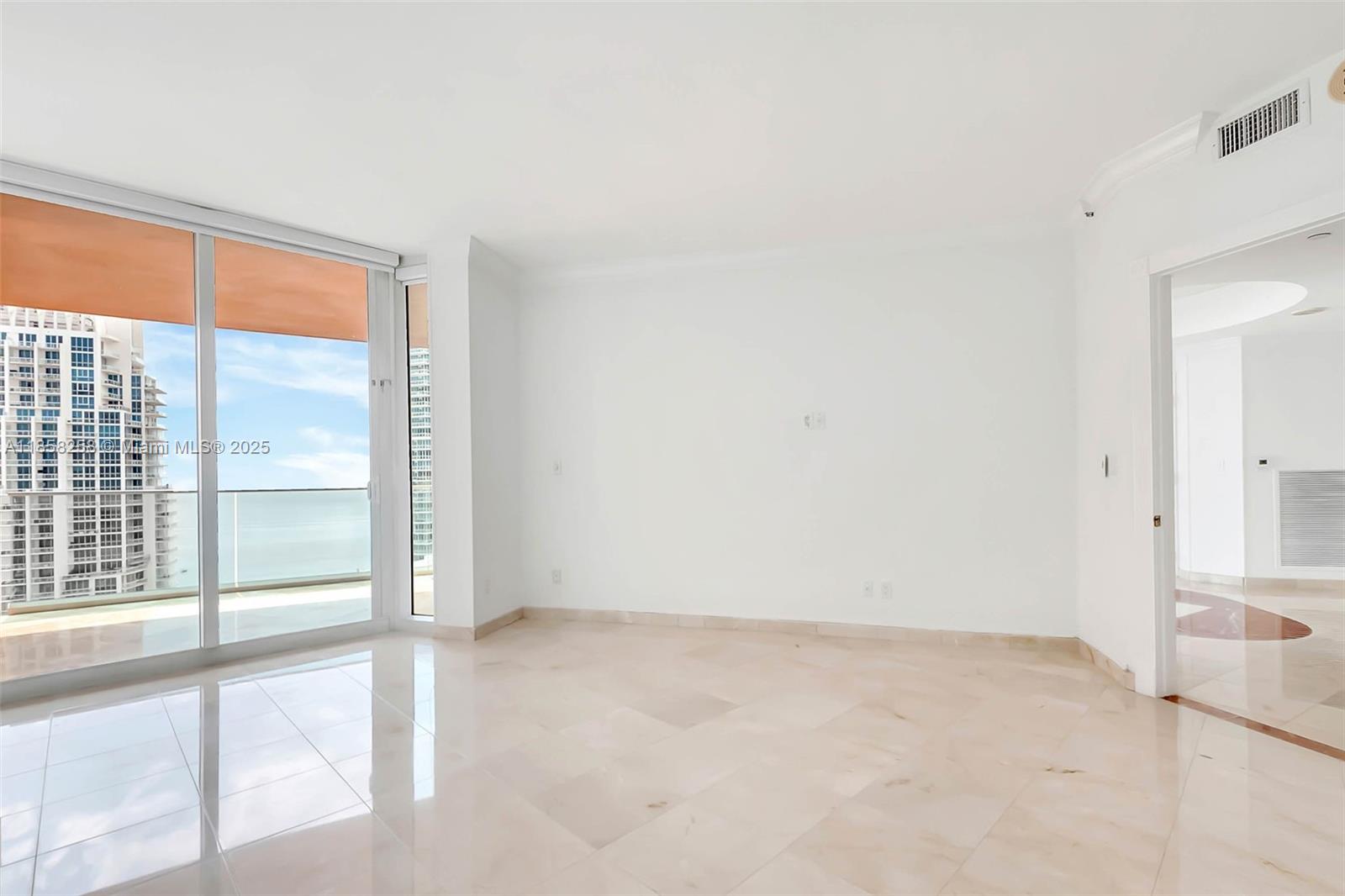 300 S Pointe Dr #2802, Miami Beach FL 33139