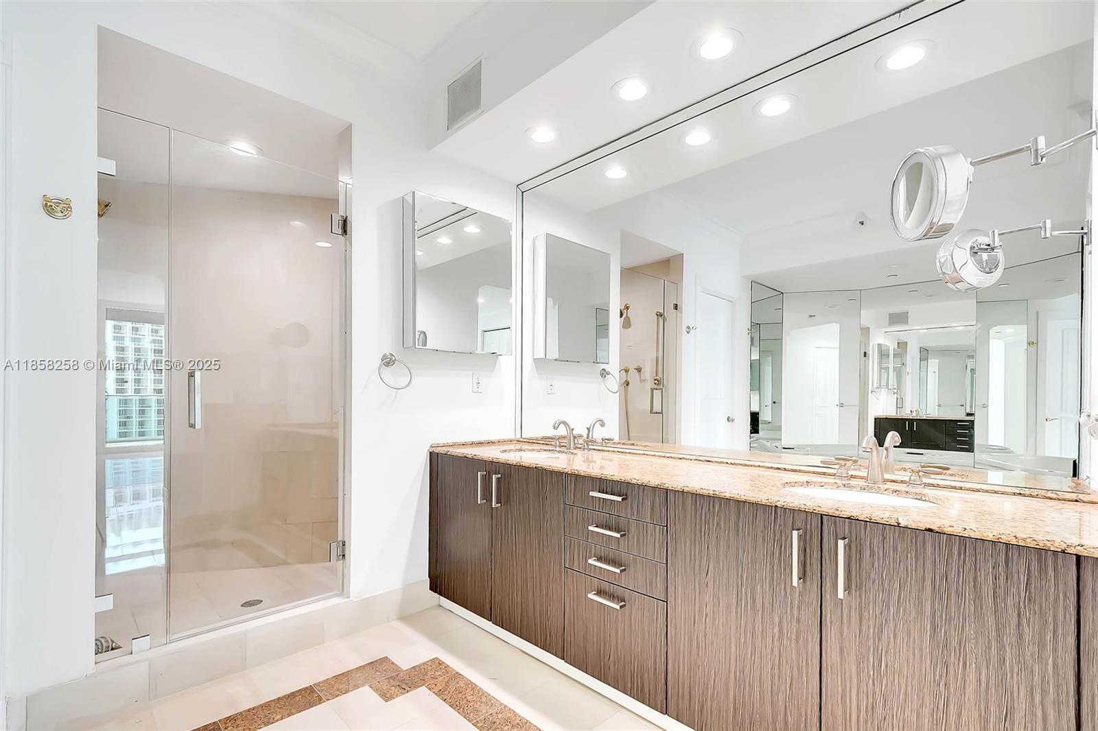 300 S Pointe Dr #2802, Miami Beach FL 33139