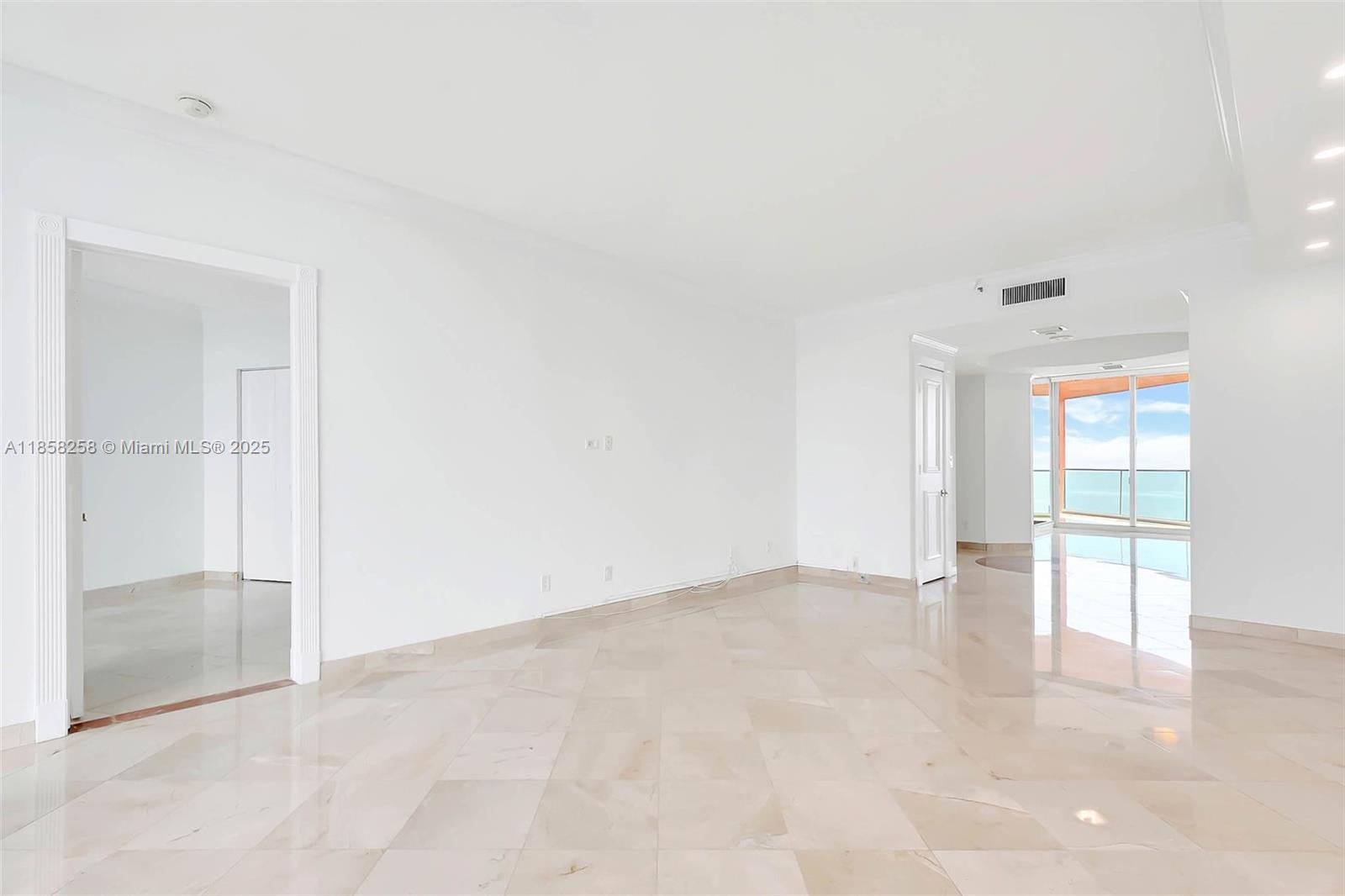 300 S Pointe Dr #2802, Miami Beach FL 33139