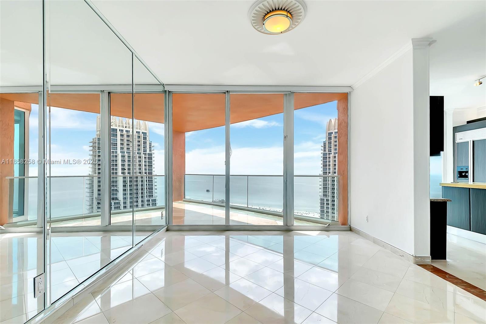 300 S Pointe Dr #2802, Miami Beach FL 33139