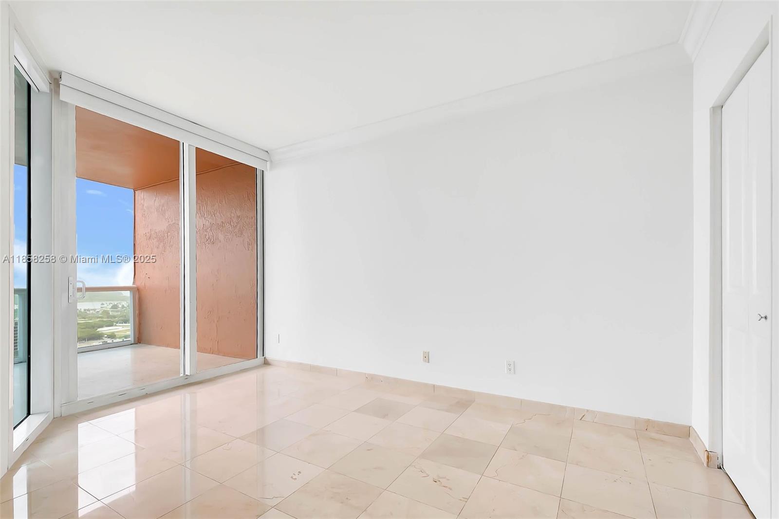 300 S Pointe Dr #2802, Miami Beach FL 33139