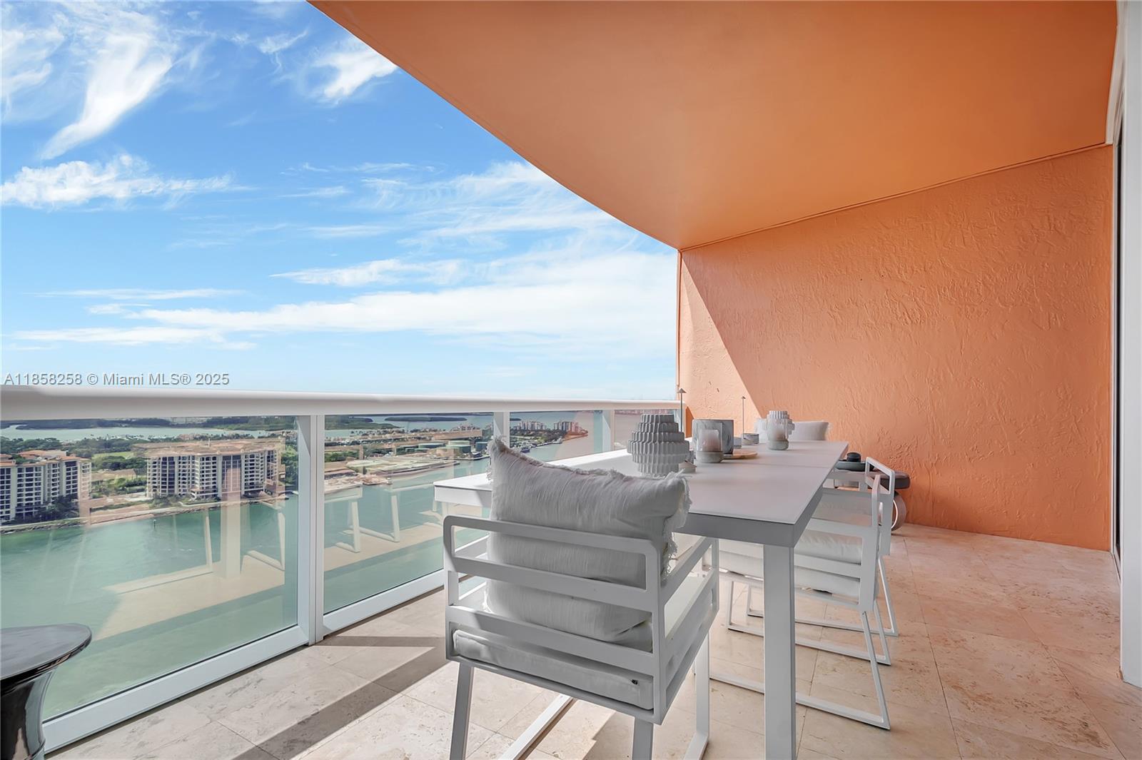 300 S Pointe Dr #2802, Miami Beach FL 33139
